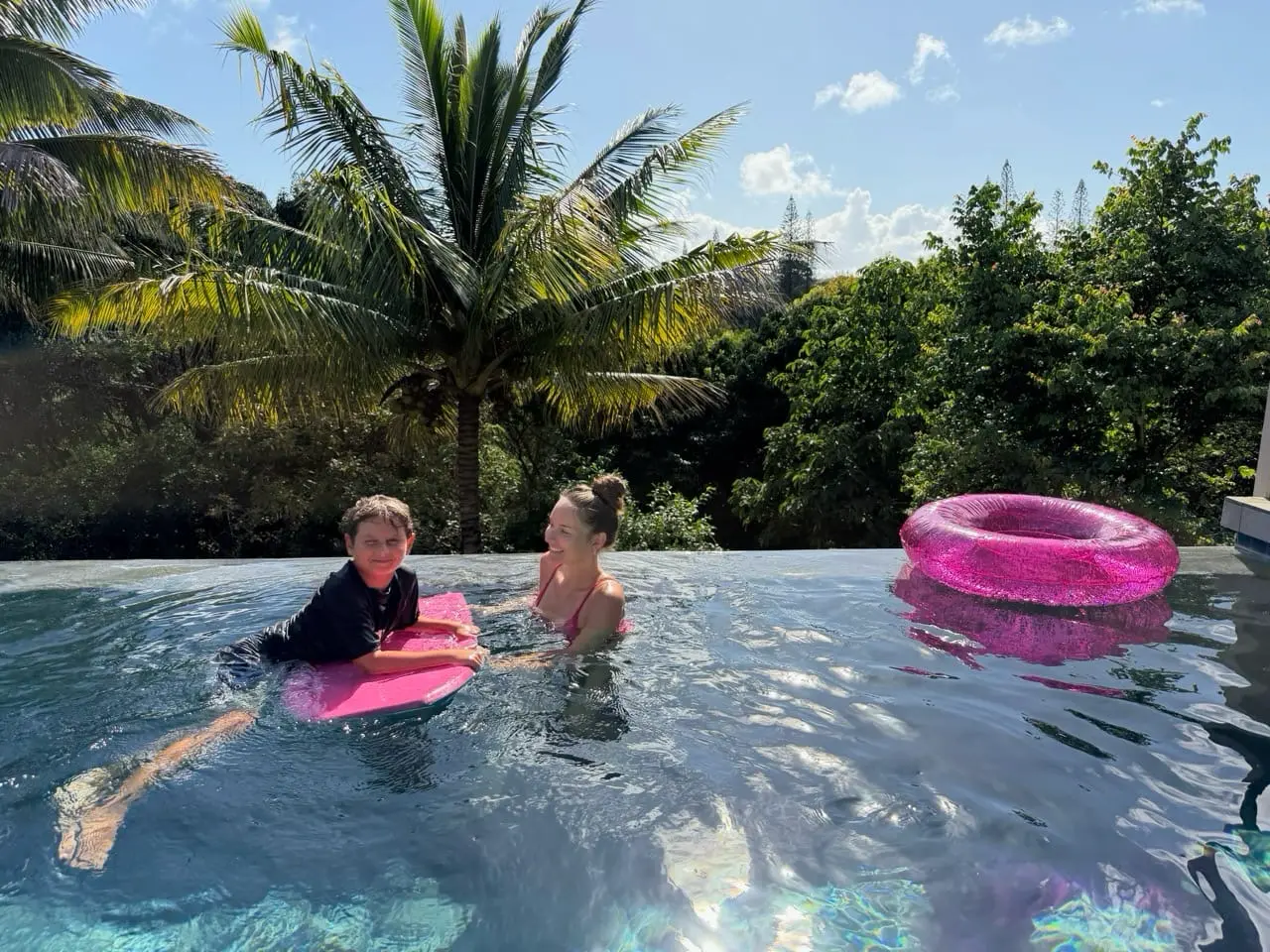 Tutti Helper with family on vacation in Hawaii