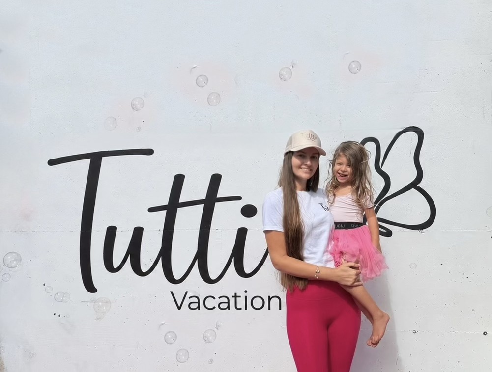 Tutti Helper with family in Hawaii