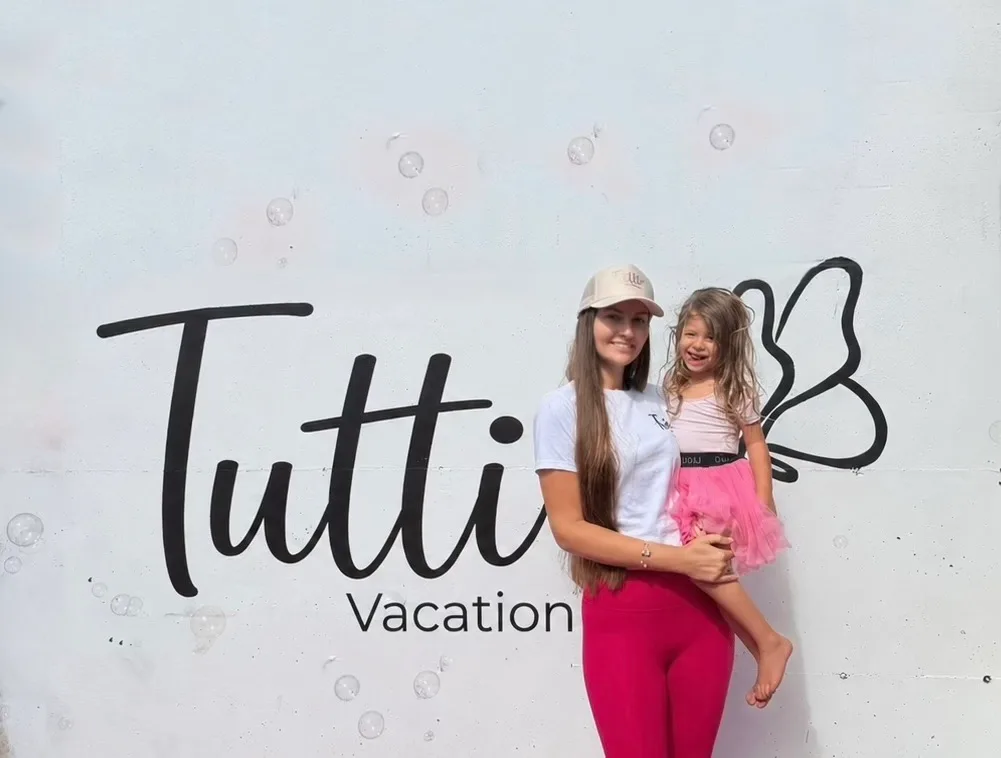 Tutti Helper with family in Hawaii